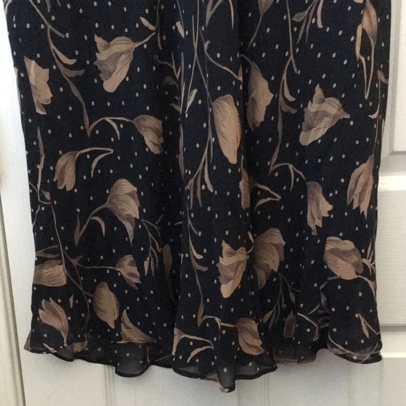 FINAL MARKDOWN Ladies’ R. J. Collection silk Skirt (L) - Picture 3 of 10